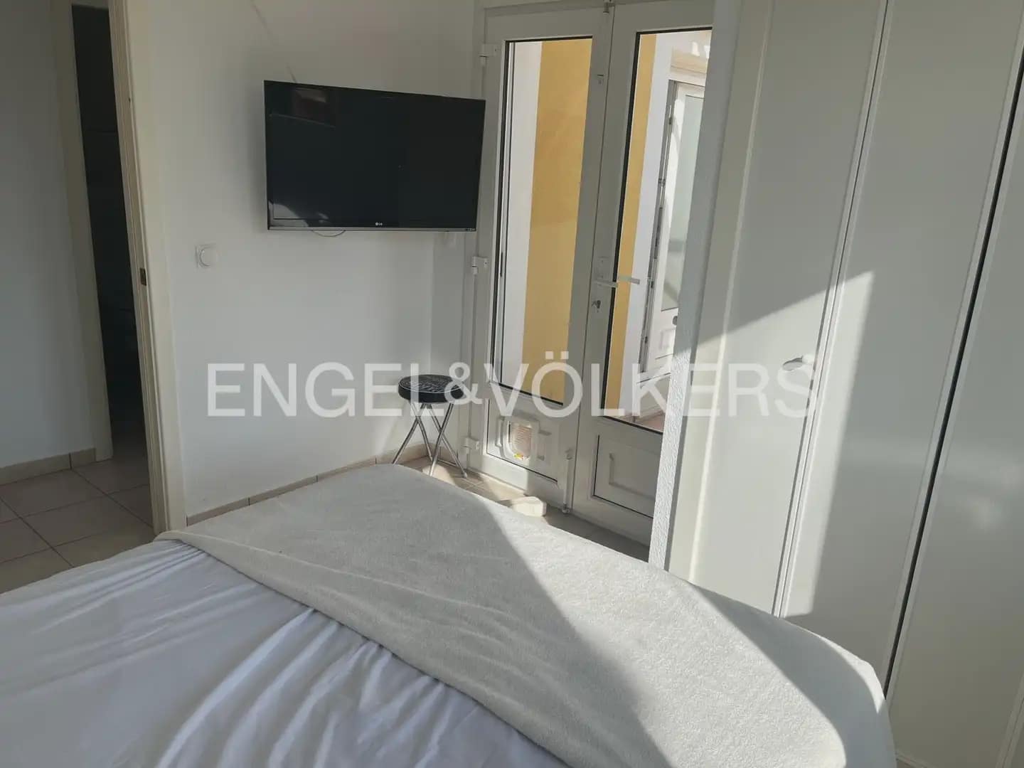 3 bedroom Terraced Villa for rent in Oliva with pool garage - € 1,500 (Ref: 9898151)