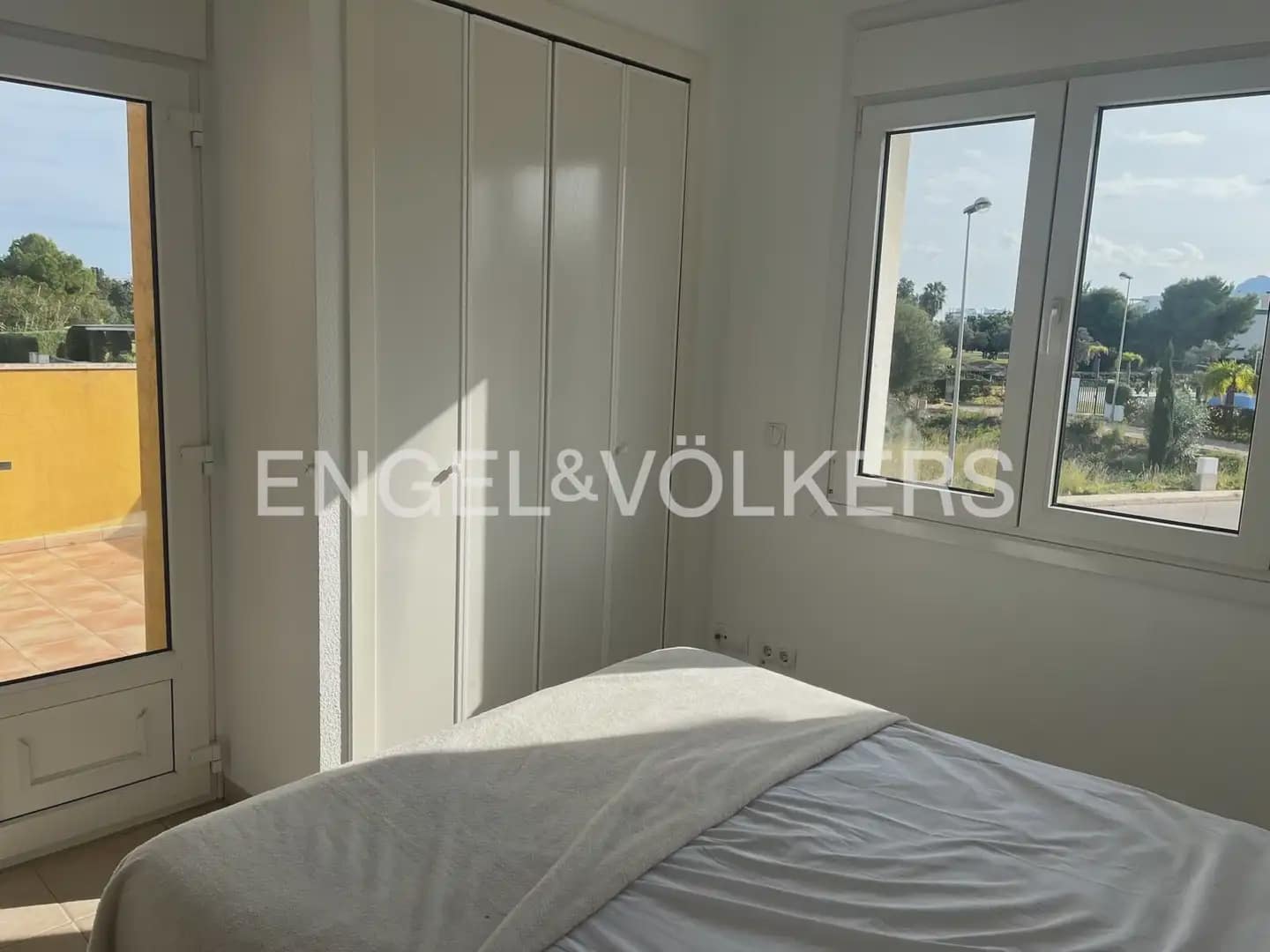 3 bedroom Terraced Villa for rent in Oliva with pool garage - € 1,500 (Ref: 9898151)