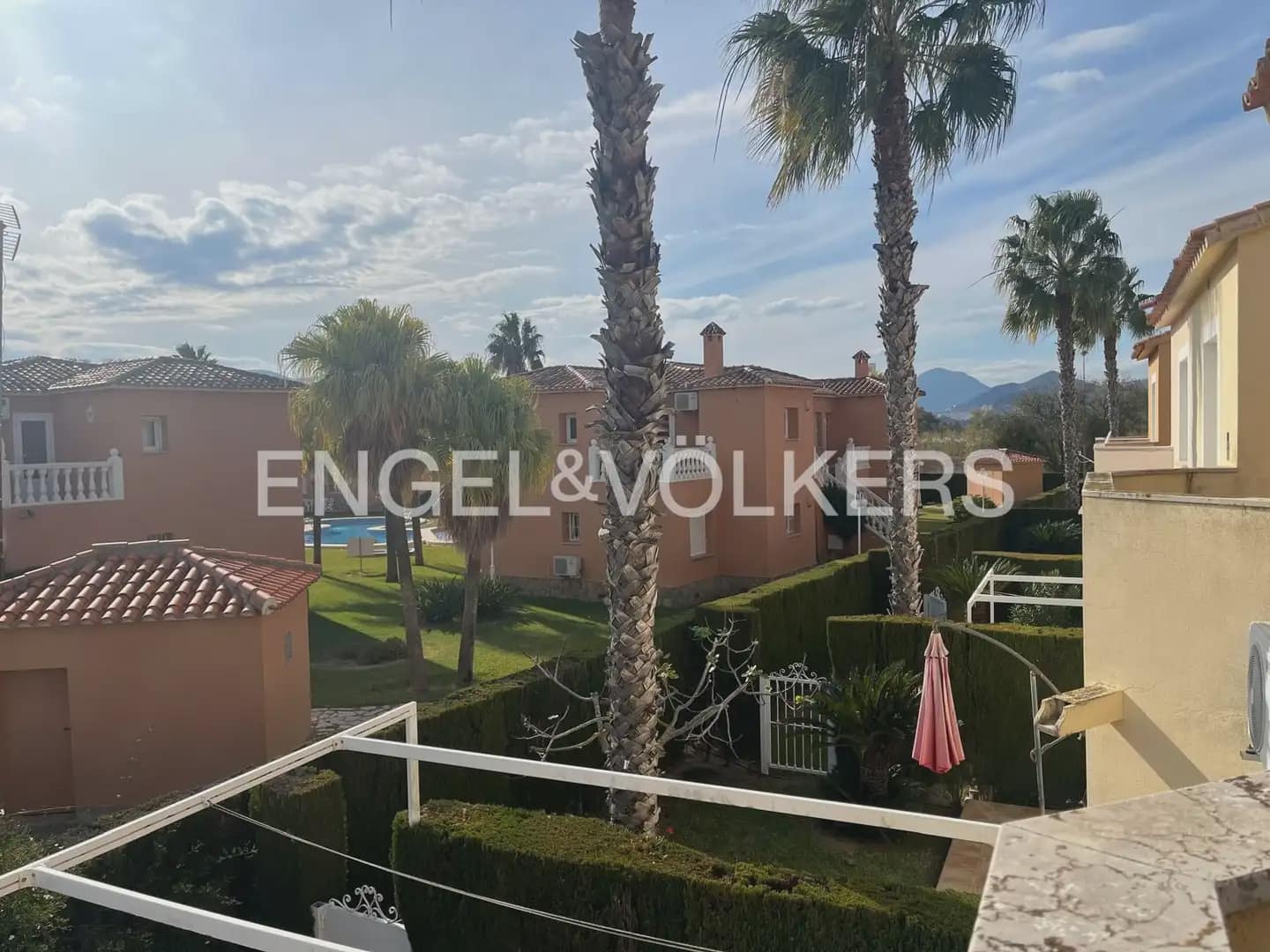 3 bedroom Terraced Villa for rent in Oliva with pool garage - € 1,500 (Ref: 9898151)