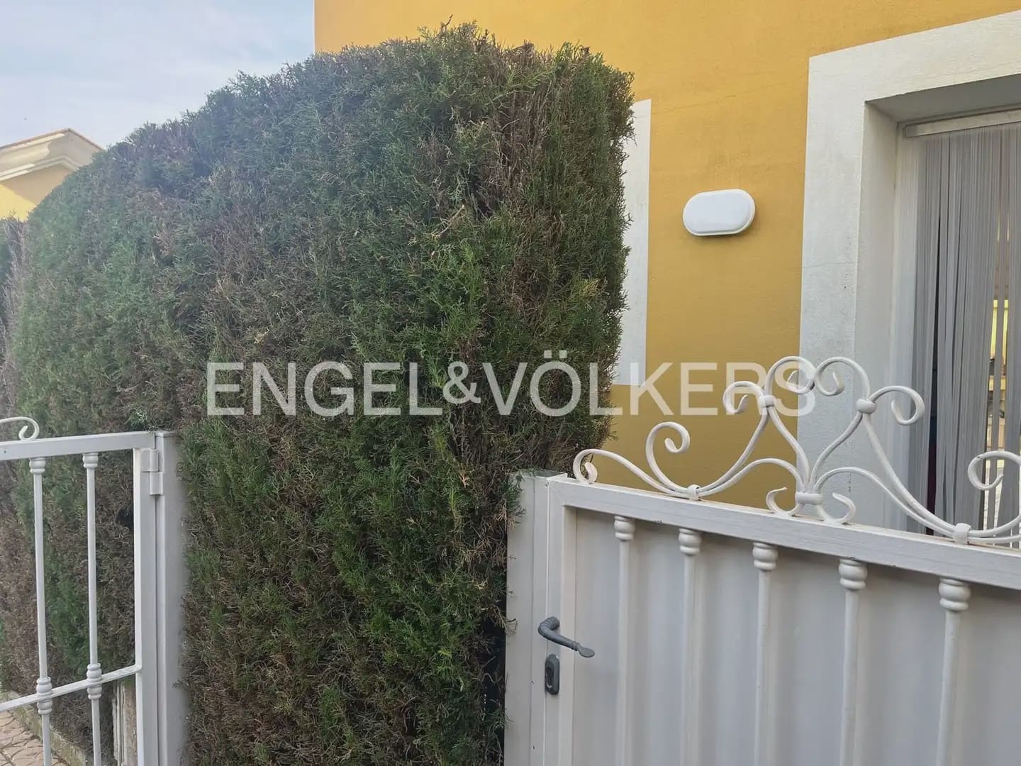 3 bedroom Terraced Villa for rent in Oliva with pool garage - € 1,500 (Ref: 9898151)