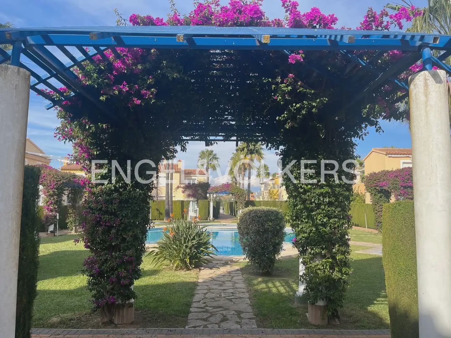 3 bedroom Terraced Villa for rent in Oliva with pool garage - € 1,500 (Ref: 9898151)