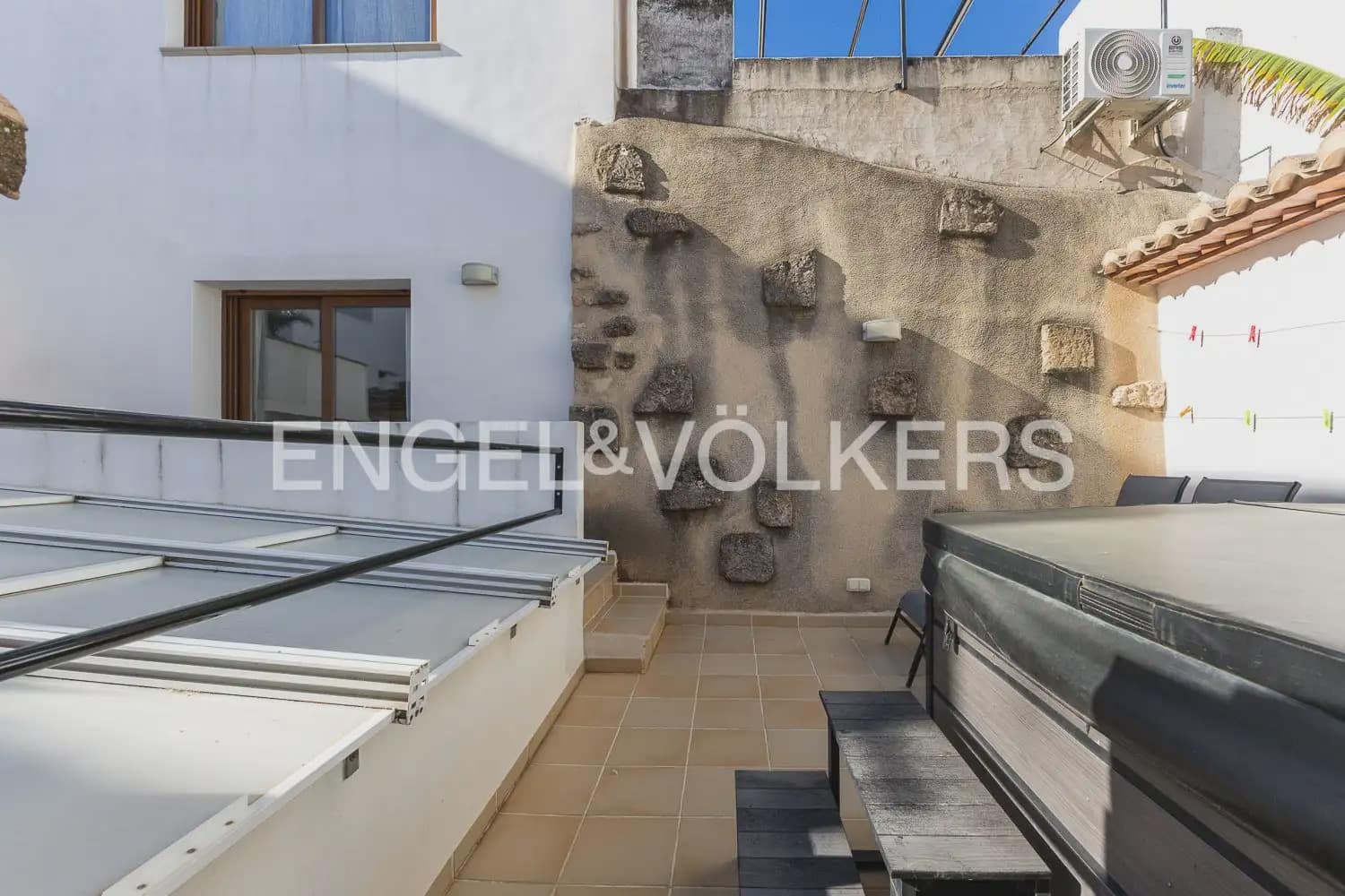 Hotel de 5 habitaciones en Javea / Xàbia en venta - 995.000 € (Ref: 9898153)