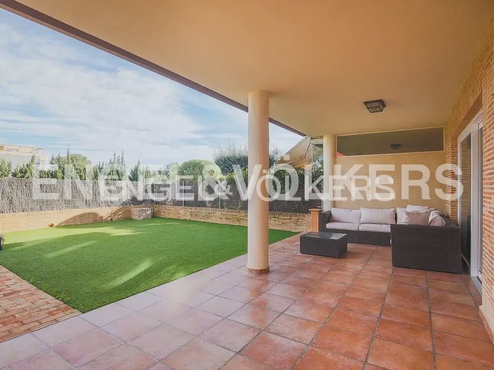 3 quarto Moradia em Banda para arrendar em Torrent com piscina garagem - 2 800 € (Ref: 9898155)