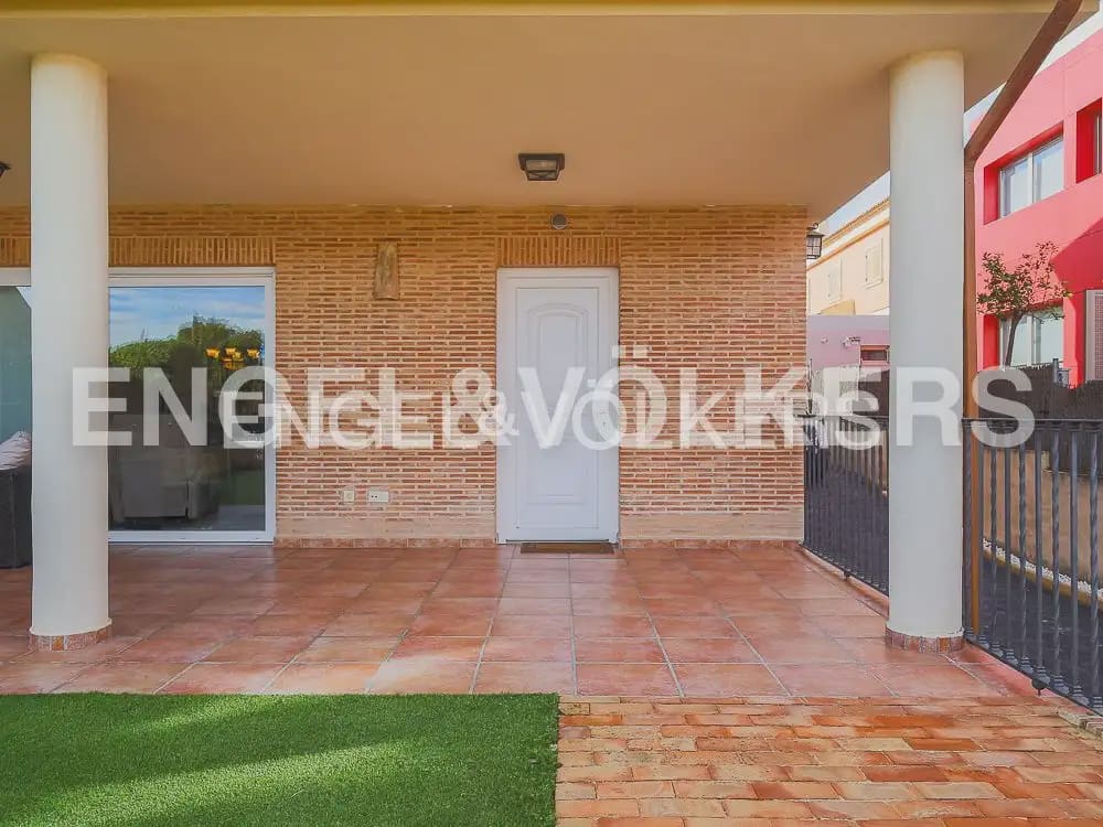 3 quarto Moradia em Banda para arrendar em Torrent com piscina garagem - 2 800 € (Ref: 9898155)