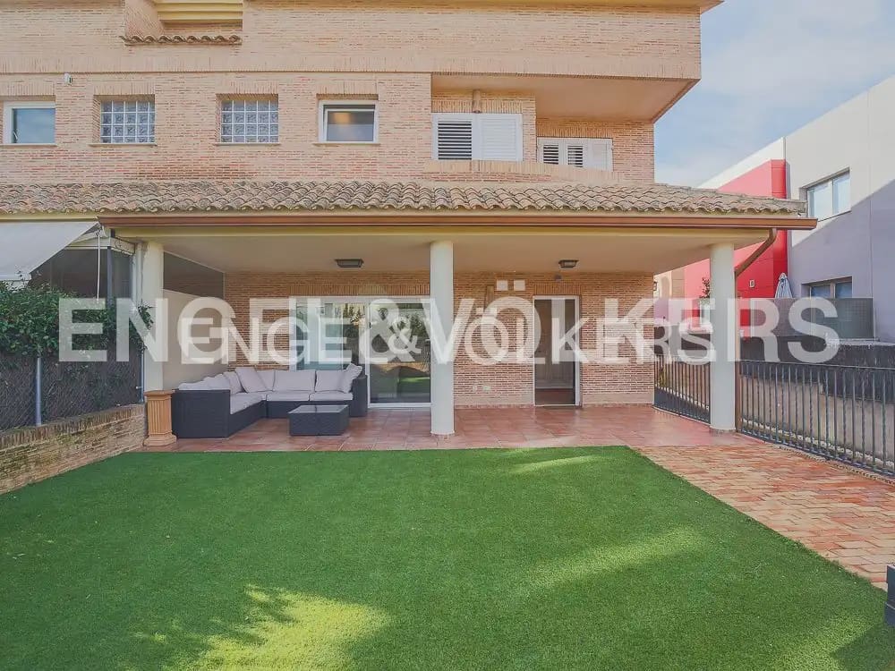 3 quarto Moradia em Banda para arrendar em Torrent com piscina garagem - 2 800 € (Ref: 9898155)