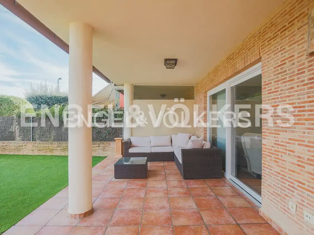 3 quarto Moradia em Banda para arrendar em Torrent com piscina garagem - 2 800 € (Ref: 9898155)