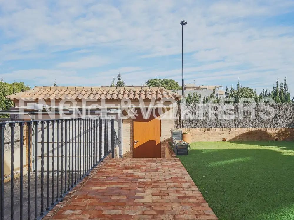 3 quarto Moradia em Banda para arrendar em Torrent com piscina garagem - 2 800 € (Ref: 9898155)