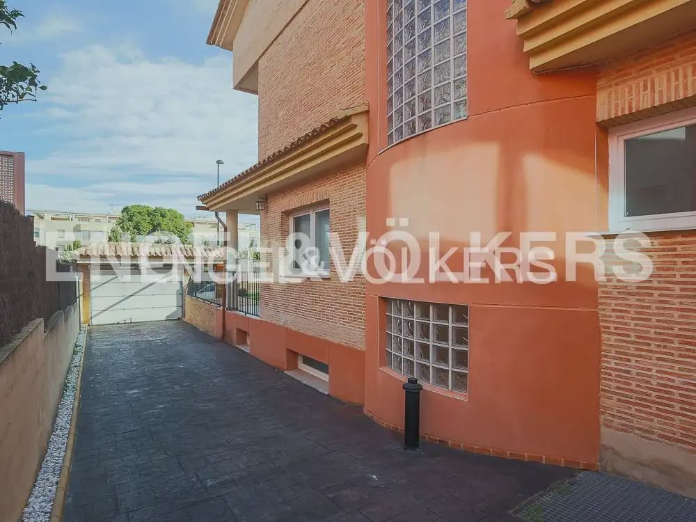3 quarto Moradia em Banda para arrendar em Torrent com piscina garagem - 2 800 € (Ref: 9898155)