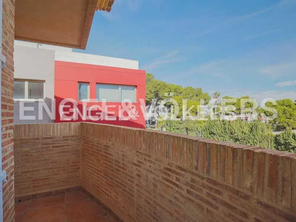 3 quarto Moradia em Banda para arrendar em Torrent com piscina garagem - 2 800 € (Ref: 9898155)
