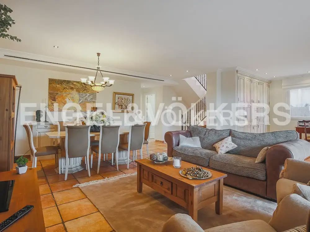 3 quarto Moradia em Banda para arrendar em Torrent com piscina garagem - 2 800 € (Ref: 9898155)