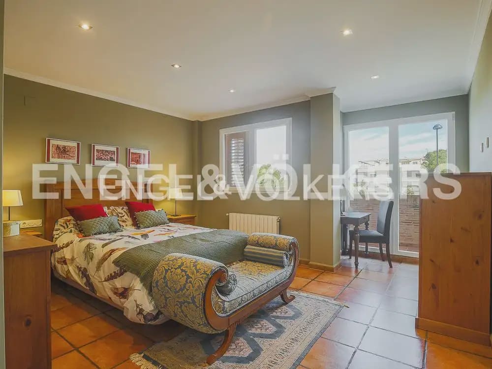 3 quarto Moradia em Banda para arrendar em Torrent com piscina garagem - 2 800 € (Ref: 9898155)