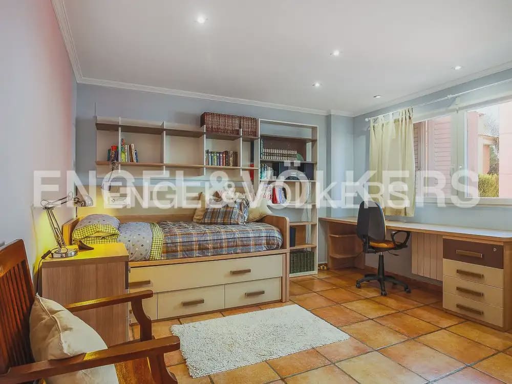 3 quarto Moradia em Banda para arrendar em Torrent com piscina garagem - 2 800 € (Ref: 9898155)