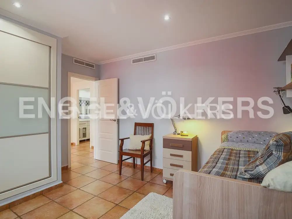 3 quarto Moradia em Banda para arrendar em Torrent com piscina garagem - 2 800 € (Ref: 9898155)