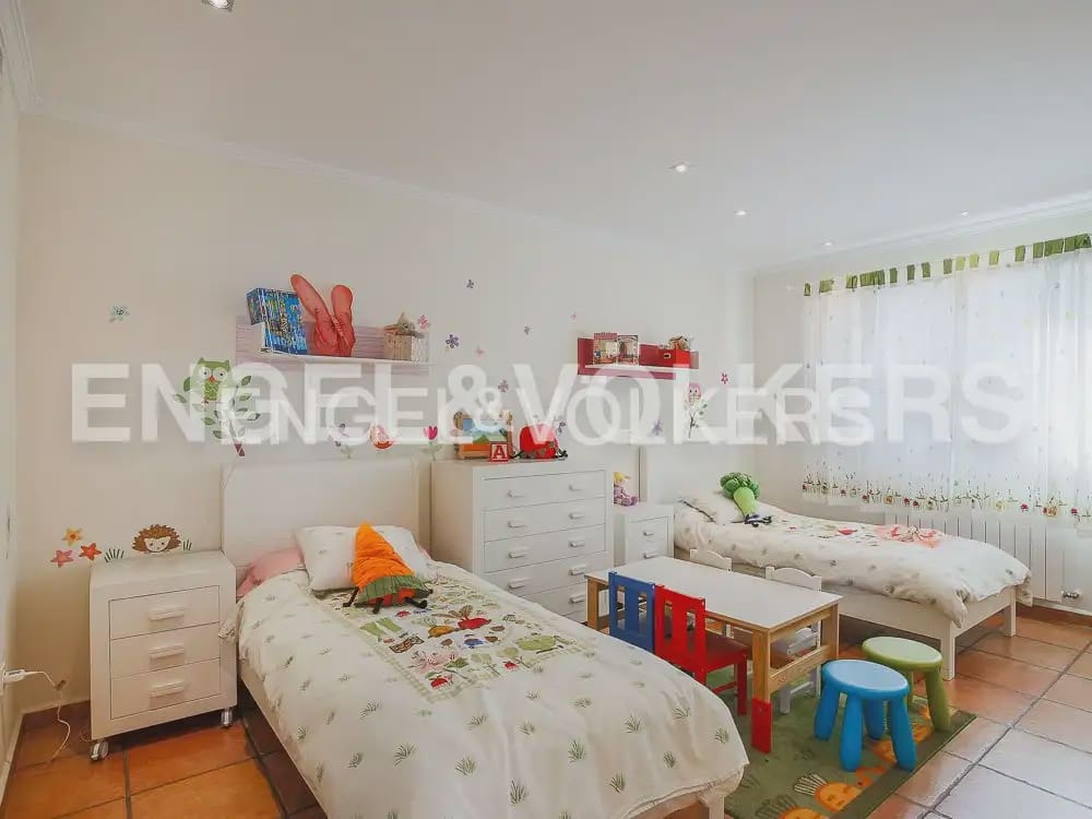 3 quarto Moradia em Banda para arrendar em Torrent com piscina garagem - 2 800 € (Ref: 9898155)
