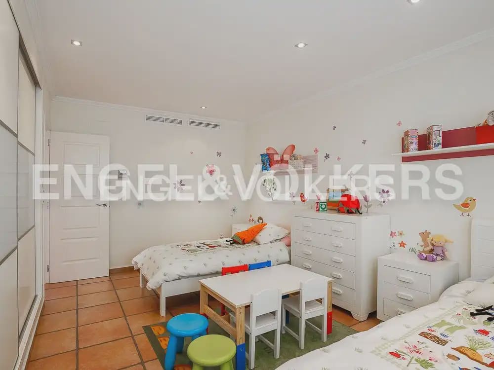 3 quarto Moradia em Banda para arrendar em Torrent com piscina garagem - 2 800 € (Ref: 9898155)