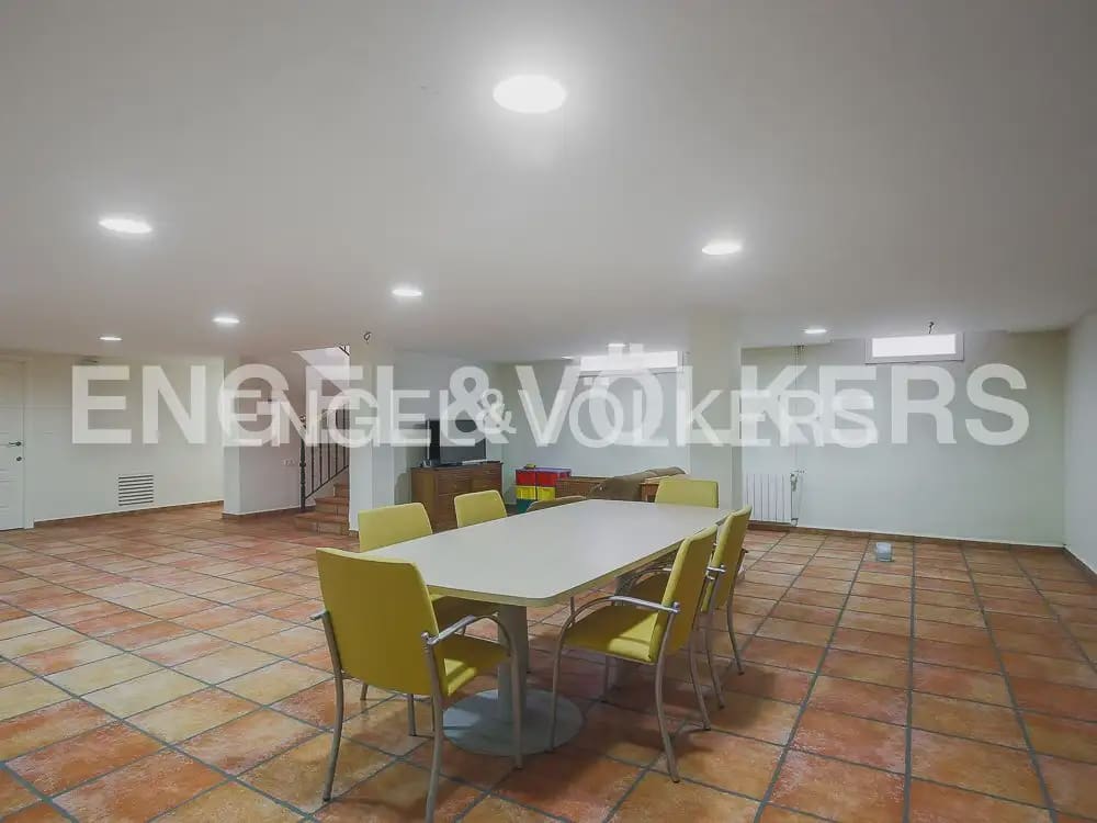 3 quarto Moradia em Banda para arrendar em Torrent com piscina garagem - 2 800 € (Ref: 9898155)