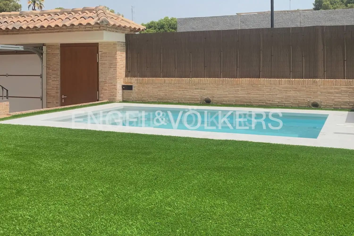 3 quarto Moradia em Banda para arrendar em Torrent com piscina garagem - 2 800 € (Ref: 9898155)