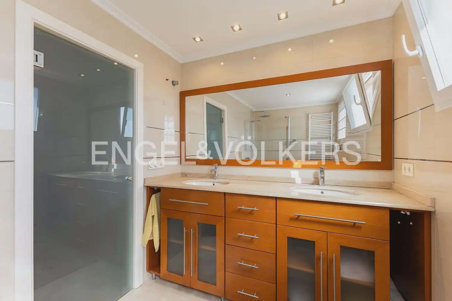 3 bedroom Terraced Villa for rent in Torrent with pool garage - € 2,800 (Ref: 9898155)