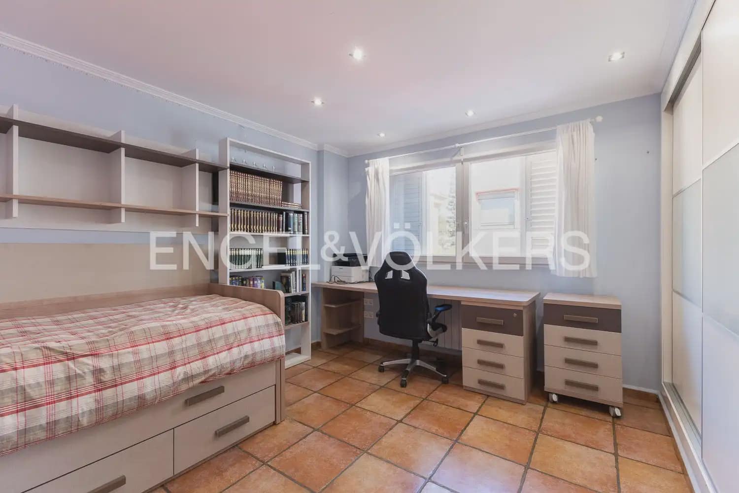 3 bedroom Terraced Villa for rent in Torrent with pool garage - € 2,800 (Ref: 9898155)