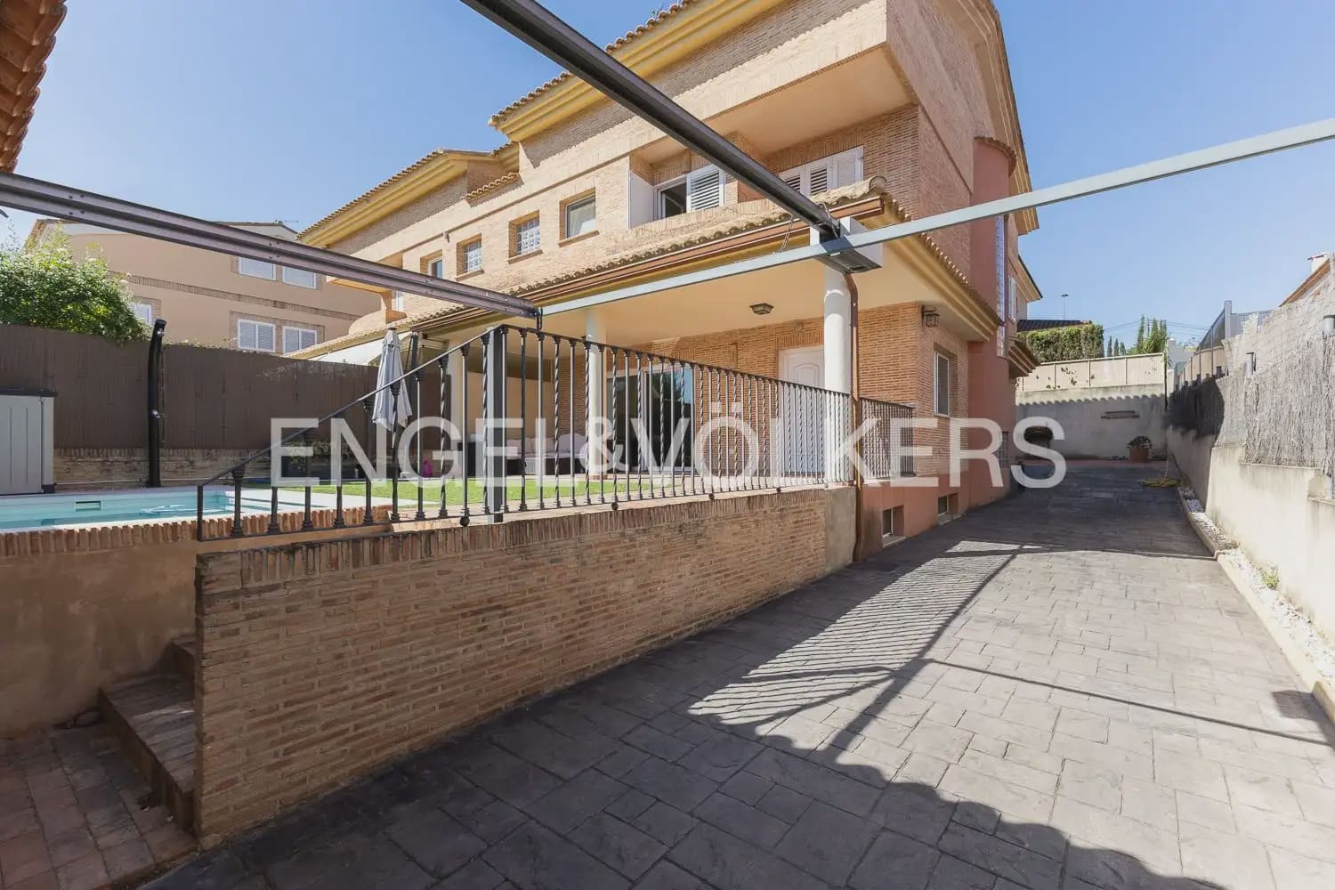 3 bedroom Terraced Villa for rent in Torrent with pool garage - € 2,800 (Ref: 9898155)