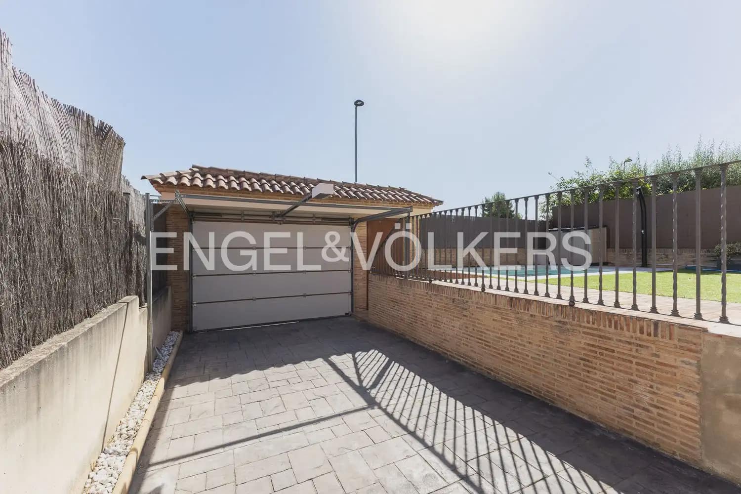 3 bedroom Terraced Villa for rent in Torrent with pool garage - € 2,800 (Ref: 9898155)