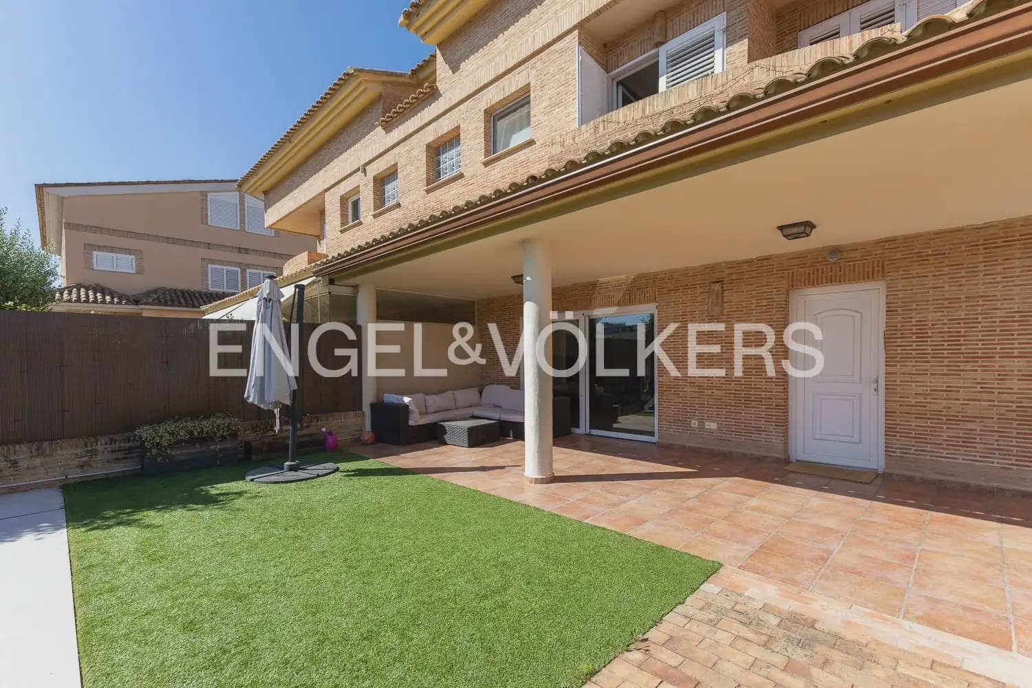 3 bedroom Terraced Villa for rent in Torrent with pool garage - € 2,800 (Ref: 9898155)