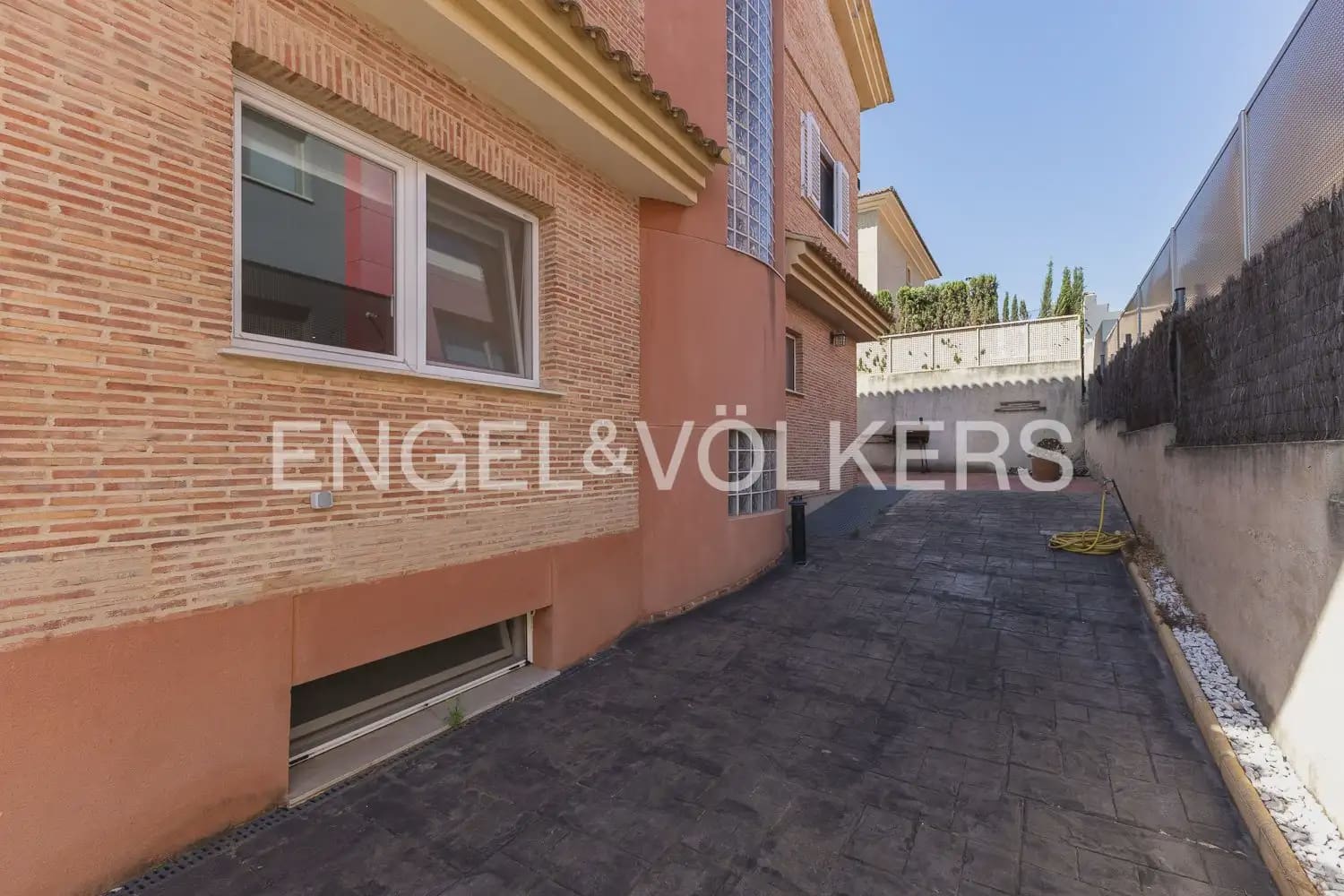 3 bedroom Terraced Villa for rent in Torrent with pool garage - € 2,800 (Ref: 9898155)