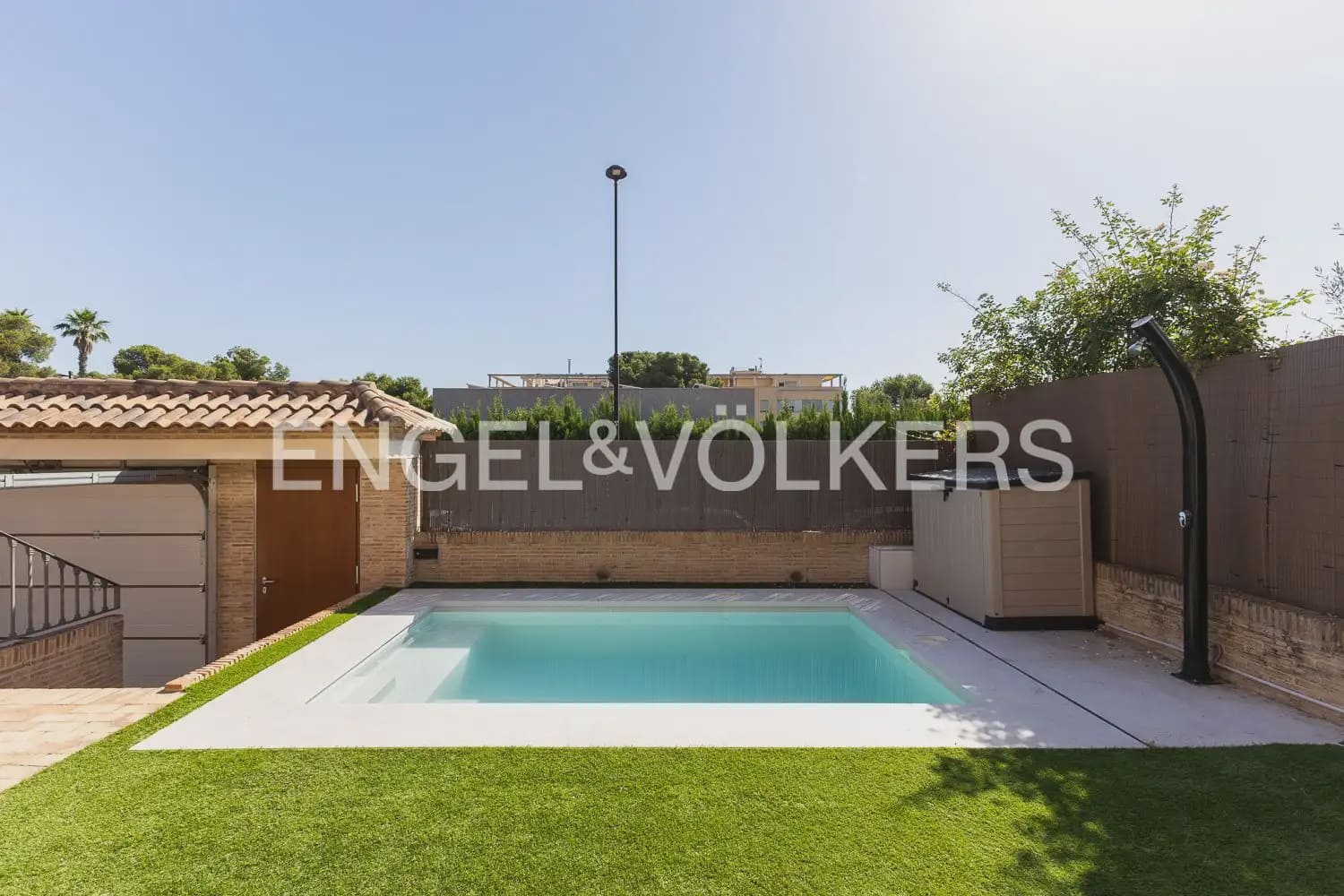 3 bedroom Terraced Villa for rent in Torrent with pool garage - € 2,800 (Ref: 9898155)