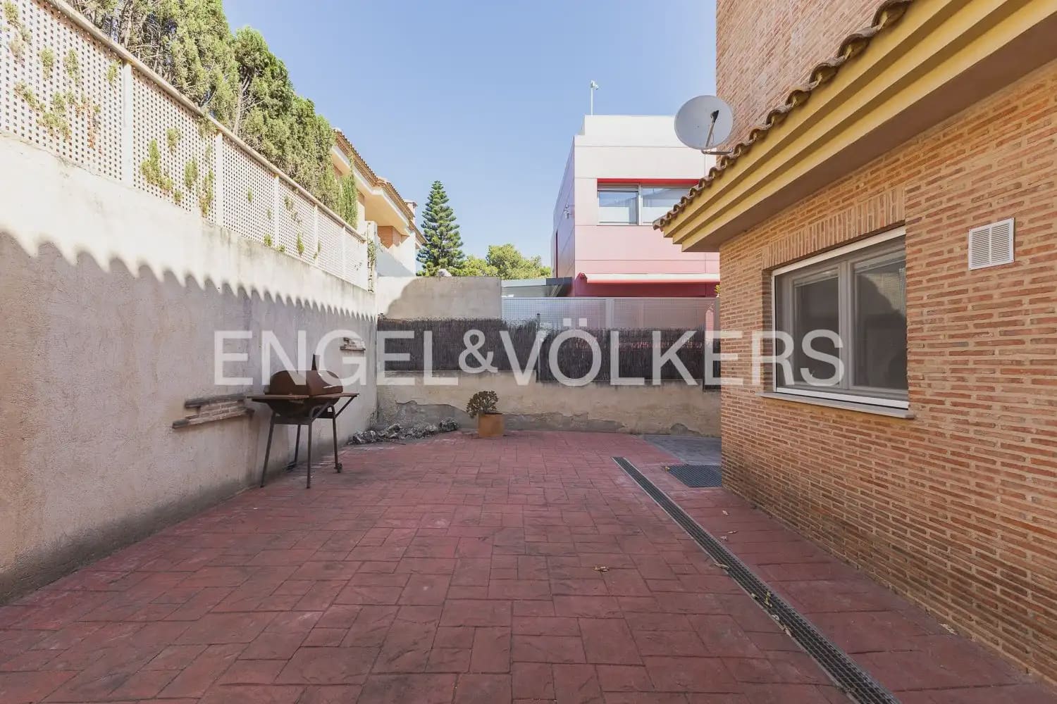 3 bedroom Terraced Villa for rent in Torrent with pool garage - € 2,800 (Ref: 9898155)