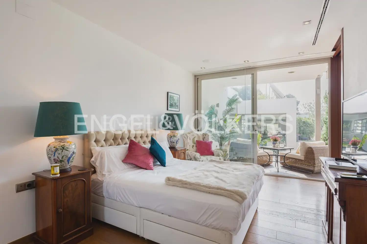 5 bedroom Villa for sale in Olocau with pool garage - € 1,095,000 (Ref: 9898158)
