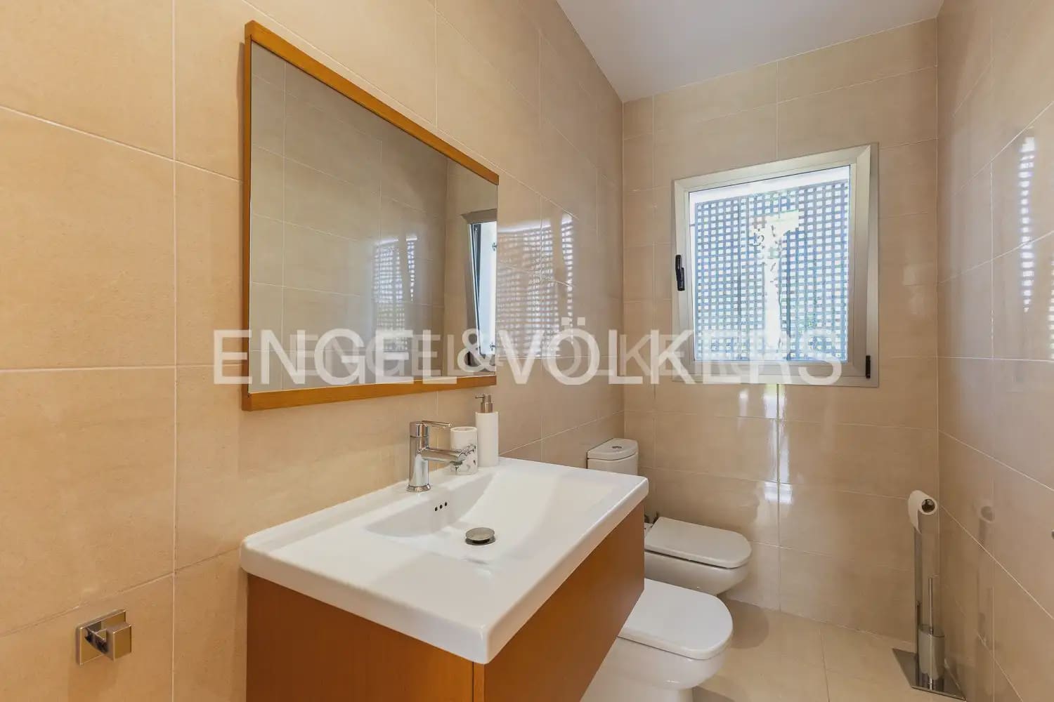 5 bedroom Villa for sale in Olocau with pool garage - € 1,095,000 (Ref: 9898158)