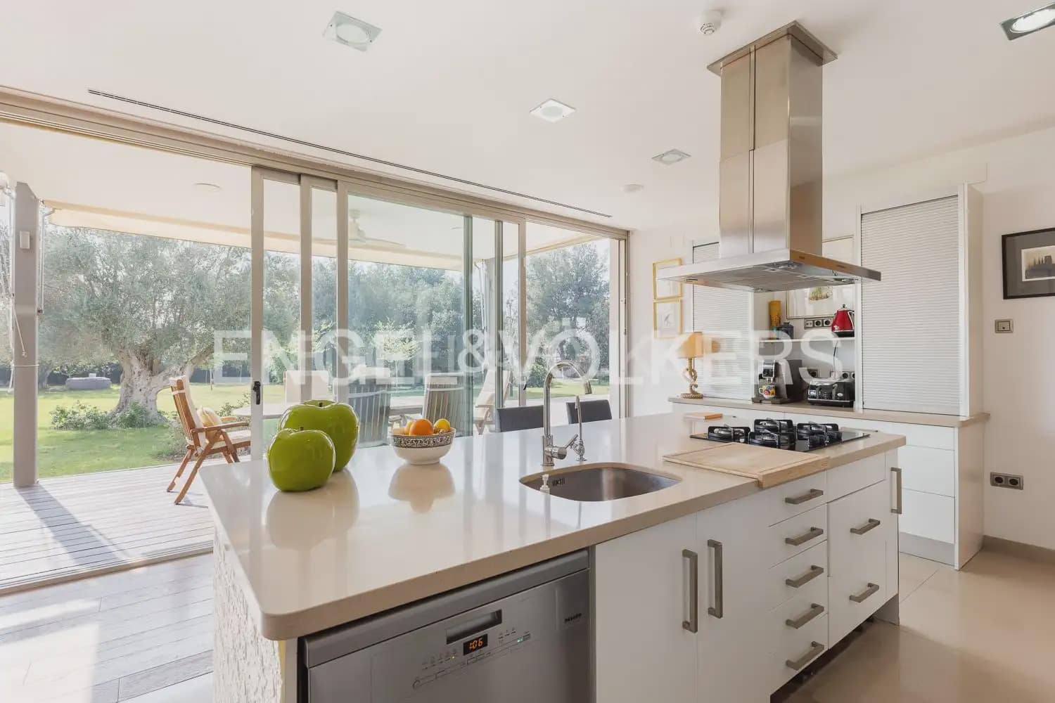 5 bedroom Villa for sale in Olocau with pool garage - € 1,095,000 (Ref: 9898158)