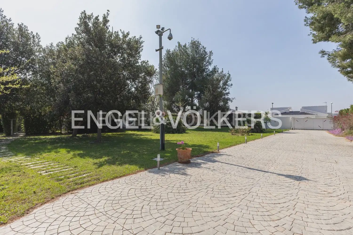 5 bedroom Villa for sale in Olocau with pool garage - € 1,095,000 (Ref: 9898158)