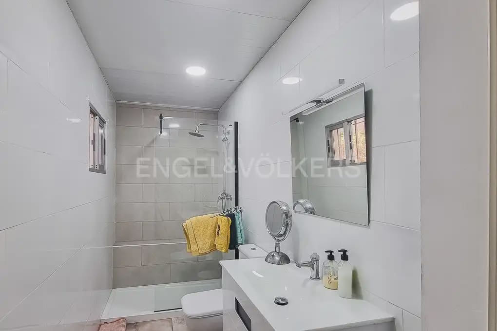 2 bedroom Villa for rent in Montserrat - € 1,200 (Ref: 9898161)