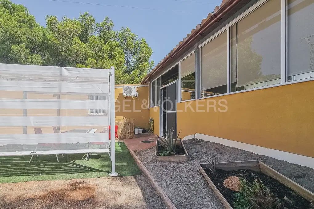 2 bedroom Villa for rent in Montserrat - € 1,200 (Ref: 9898161)
