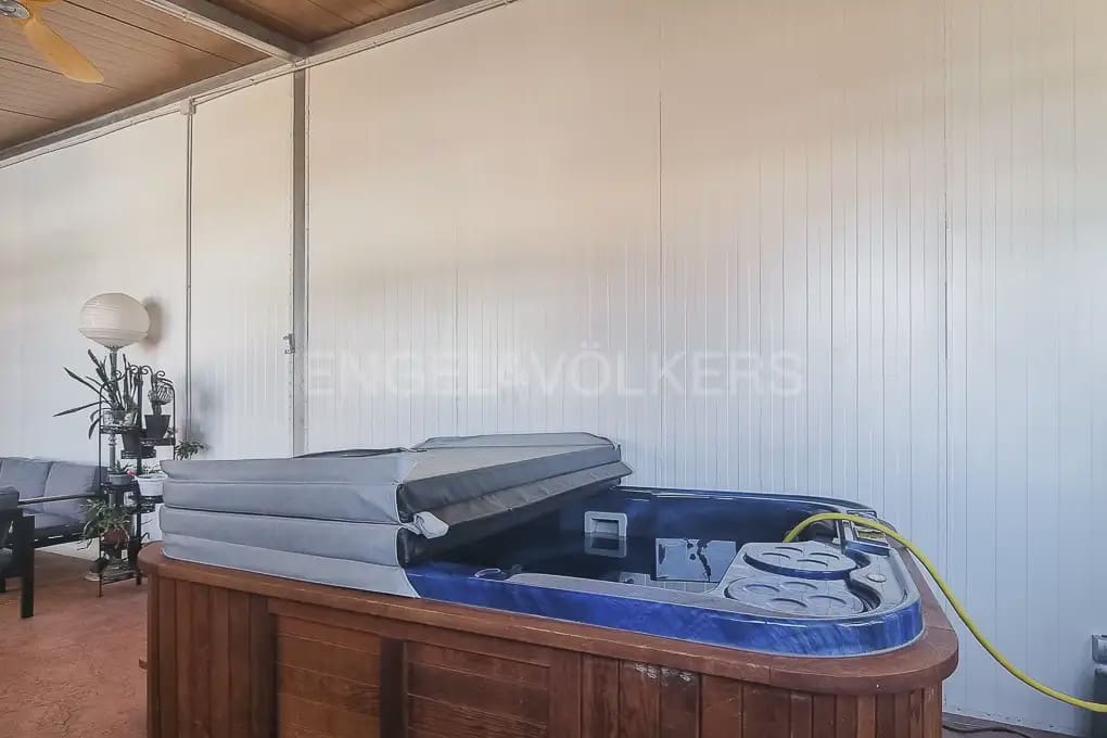 2 bedroom Villa for rent in Montserrat - € 1,200 (Ref: 9898161)