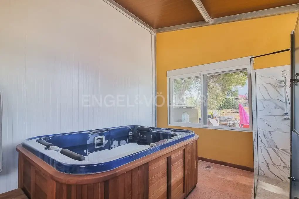 2 bedroom Villa for rent in Montserrat - € 1,200 (Ref: 9898161)