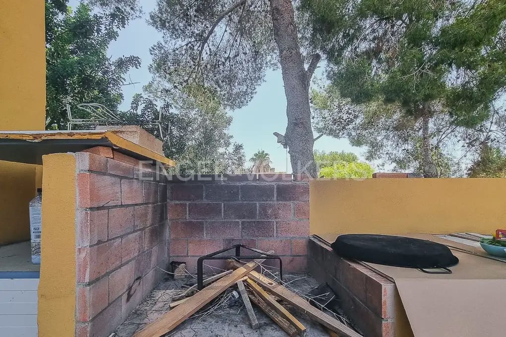 2 bedroom Villa for rent in Montserrat - € 1,200 (Ref: 9898161)