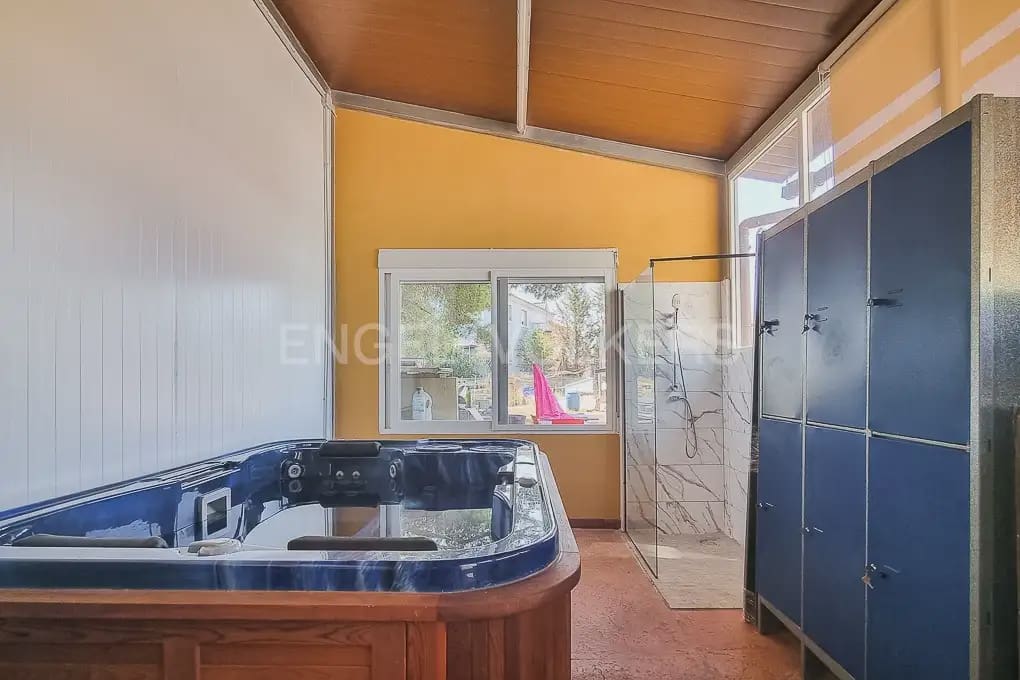 2 bedroom Villa for rent in Montserrat - € 1,200 (Ref: 9898161)