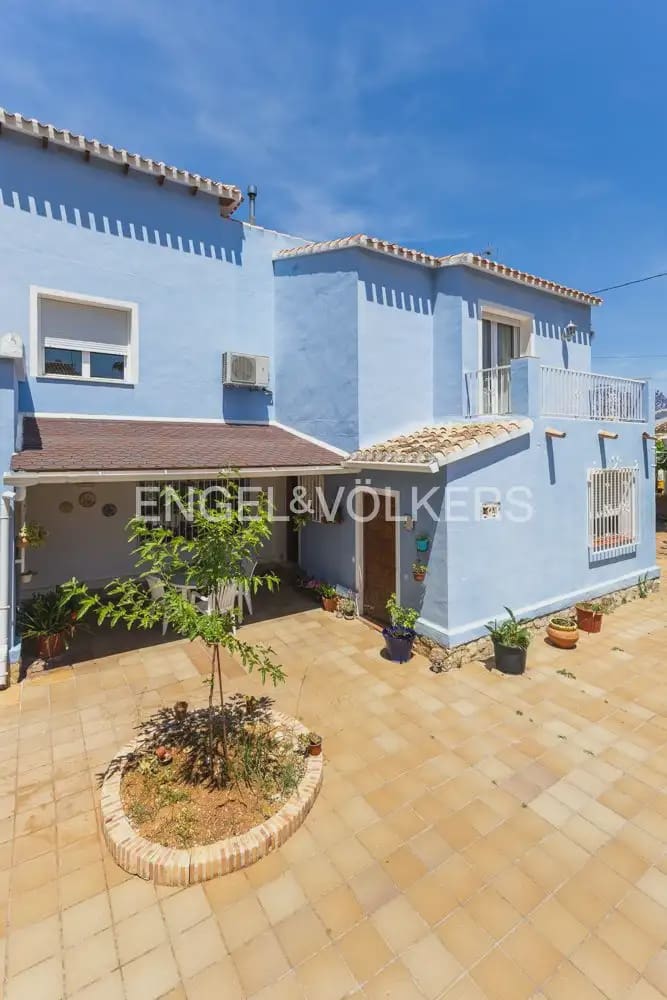 Chalet de 6 habitaciones en Dénia en venta con piscina garaje - 795.000 € (Ref: 9898163)