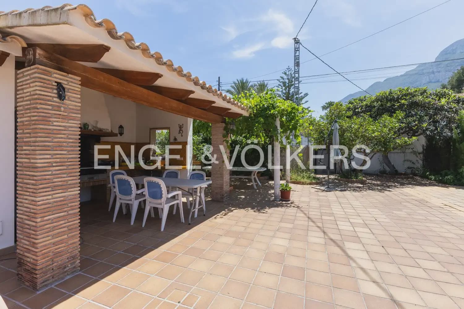 Chalet de 6 habitaciones en Dénia en venta con piscina garaje - 795.000 € (Ref: 9898163)