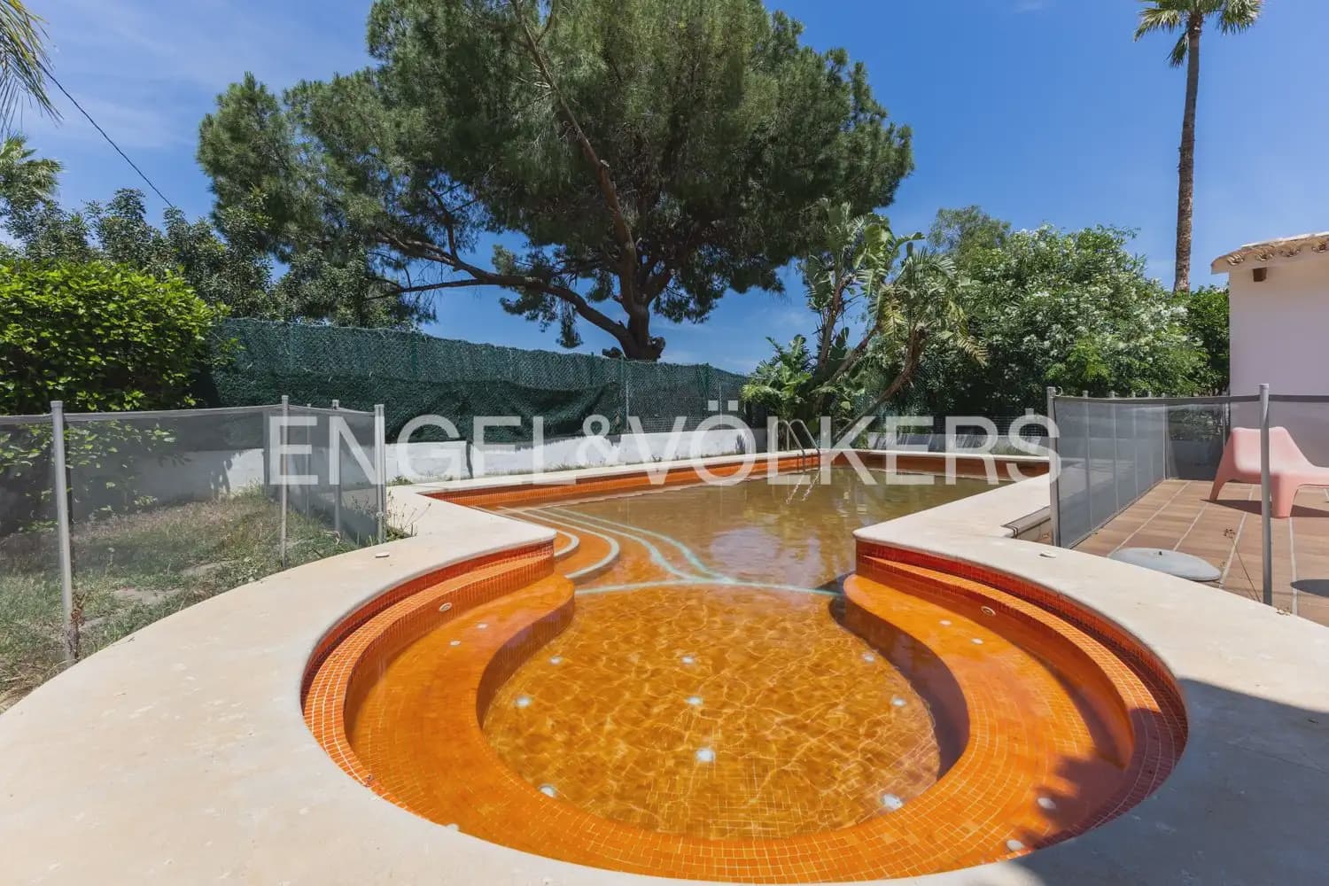 Chalet de 6 habitaciones en Dénia en venta con piscina garaje - 795.000 € (Ref: 9898163)