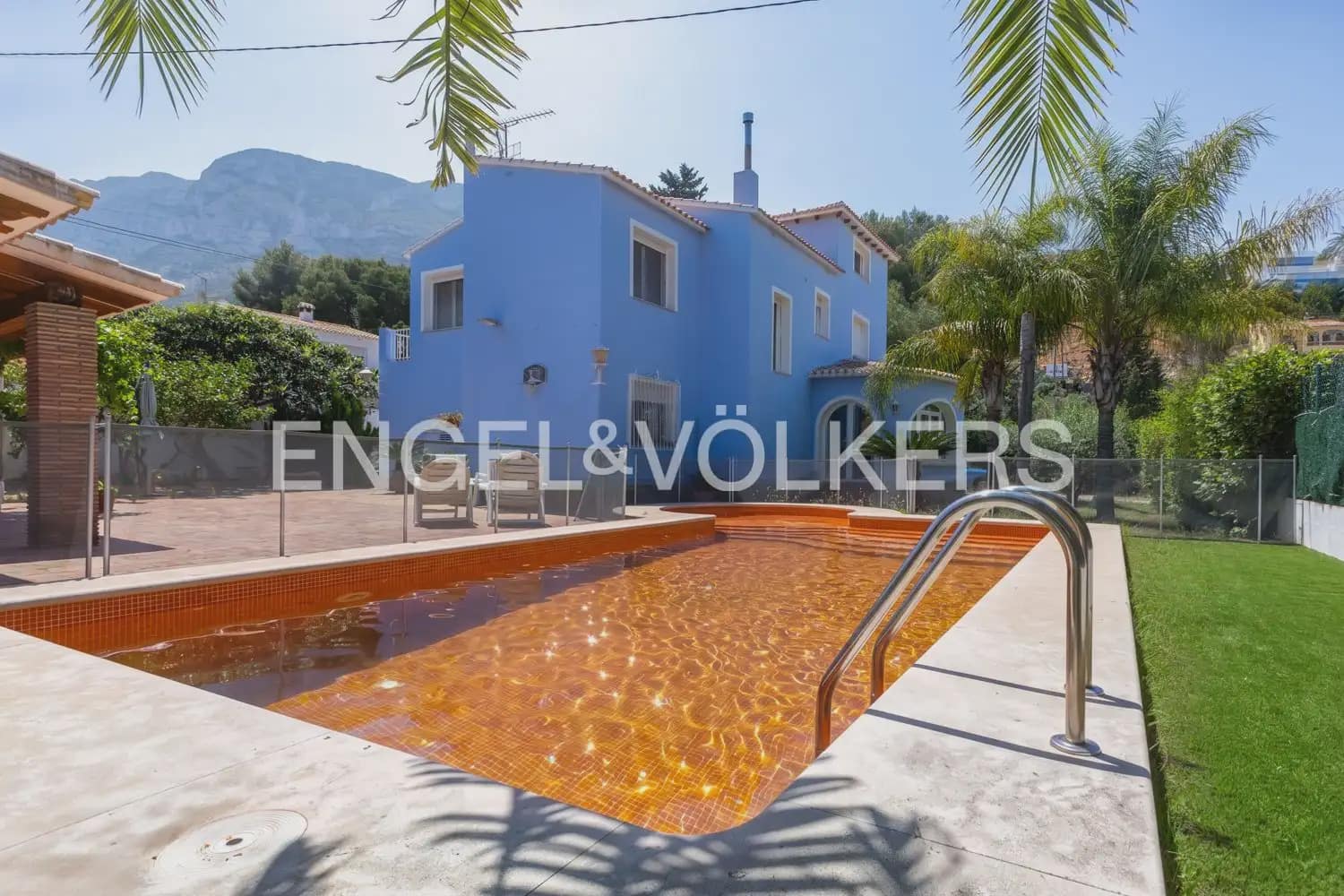 Chalet de 6 habitaciones en Dénia en venta con piscina garaje - 795.000 € (Ref: 9898163)