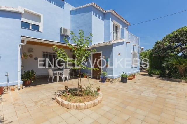 Chalet de 6 habitaciones en El Montgó, Dénia en venta con piscina garaje - 795.000 € (Ref: 9898163)