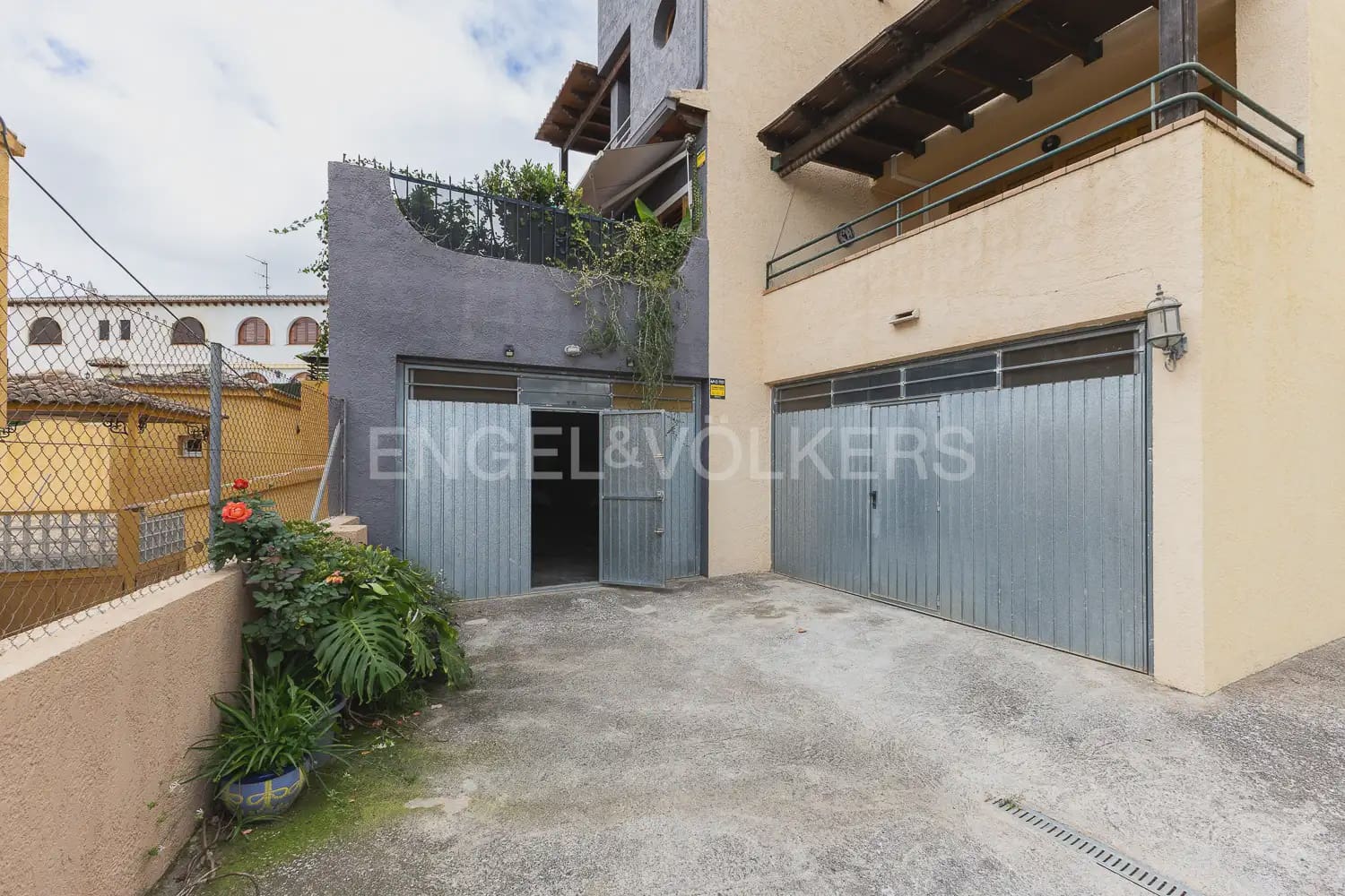 5 bedroom Terraced Villa for sale in Viver with garage - € 290,000 (Ref: 9898165)