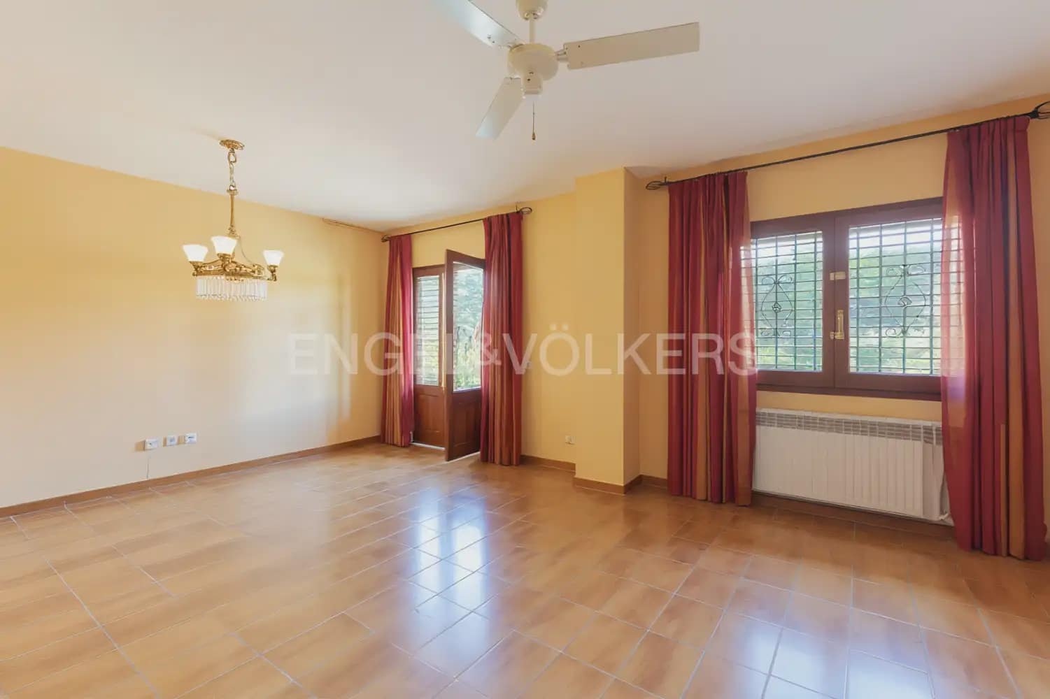 5 bedroom Terraced Villa for sale in Viver with garage - € 290,000 (Ref: 9898165)
