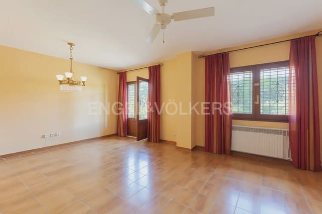 5 bedroom Terraced Villa for sale in Viver with garage - € 290,000 (Ref: 9898165)