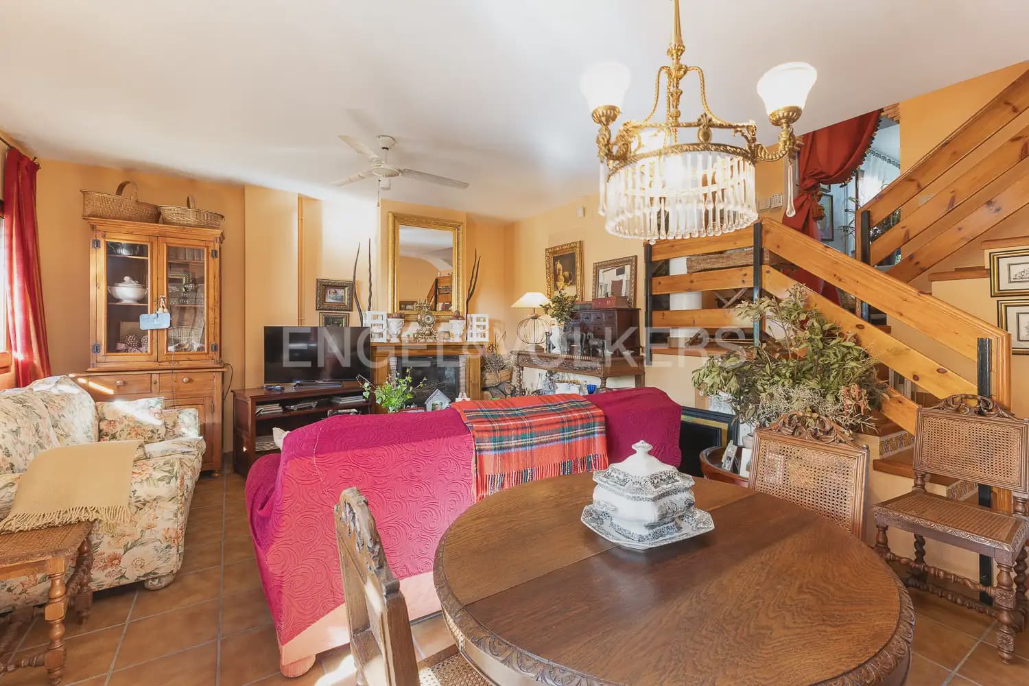 5 bedroom Terraced Villa for sale in Viver with garage - € 290,000 (Ref: 9898165)
