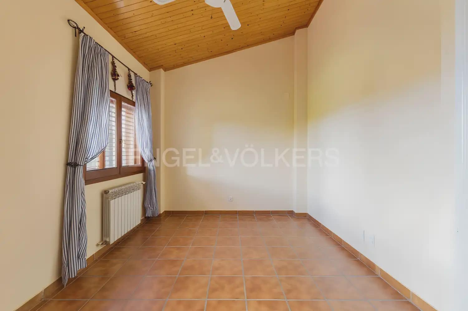 5 bedroom Terraced Villa for sale in Viver with garage - € 290,000 (Ref: 9898165)
