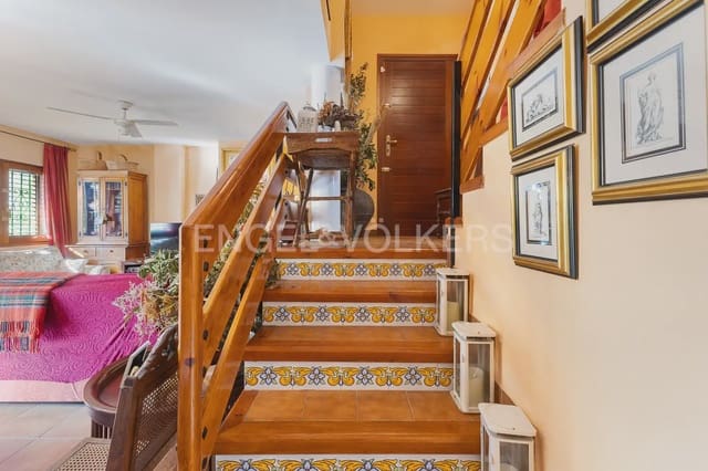 5 bedroom Terraced Villa for sale in Viver with garage - € 290,000 (Ref: 9898165)